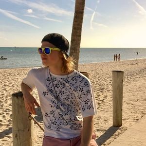 Meet your Posher, Elias